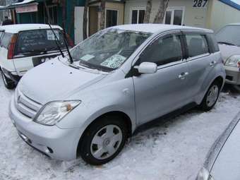 2002 Toyota ist Photos