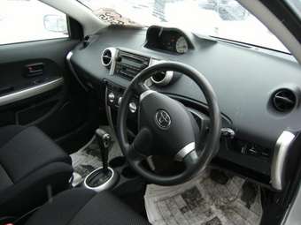 2002 Toyota ist Pictures