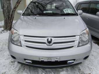 2002 Toyota ist Photos