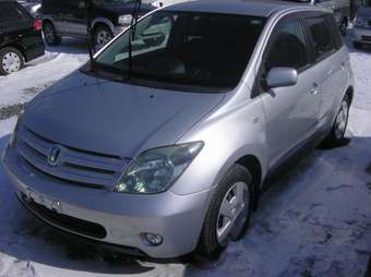2002 Toyota ist Images