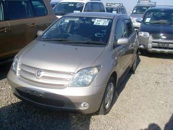 2002 Toyota ist Photos