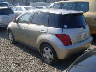 2002 Toyota ist Photos
