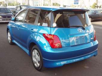 2002 Toyota ist Photos