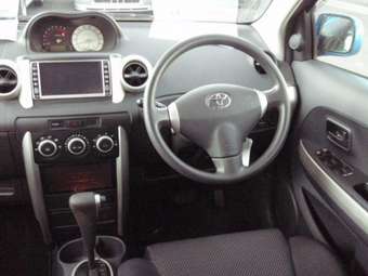 2002 Toyota ist Photos