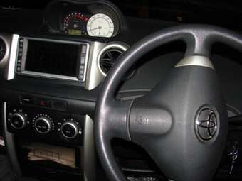 2002 Toyota ist Pictures