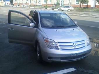 2002 Toyota ist Photos