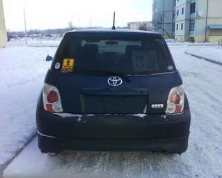 2002 Toyota ist Photos