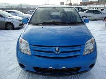 2002 Toyota ist Pictures