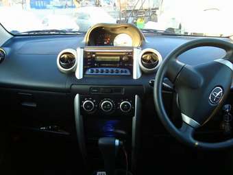 2002 Toyota ist Pictures