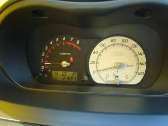 2002 Toyota ist Photos