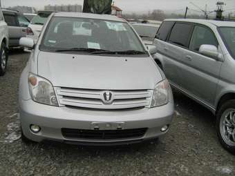 2002 Toyota ist Pictures