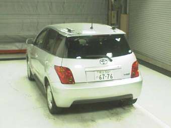 2002 Toyota ist Photos