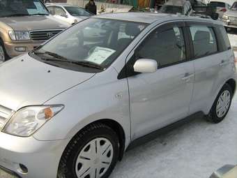 2002 Toyota ist Photos