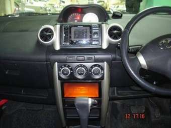 2002 Toyota ist Photos