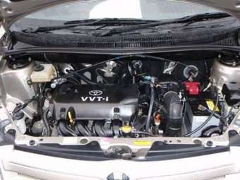 2002 Toyota ist Images