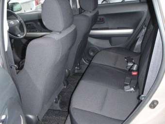 2002 Toyota ist Photos
