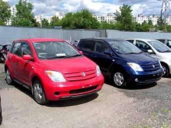2002 Toyota ist Pictures