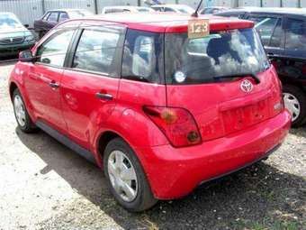 2002 Toyota ist Photos
