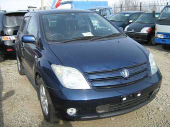 2002 Toyota ist Pictures