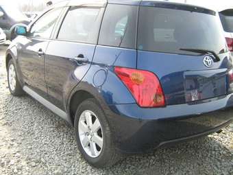 2002 Toyota ist Pictures
