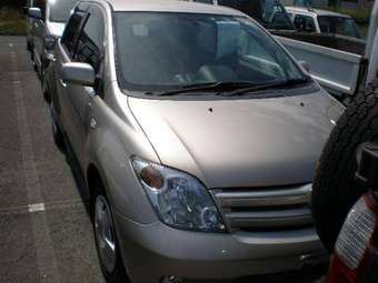 2002 Toyota ist Photos