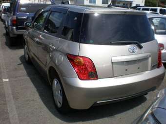 2002 Toyota ist Photos