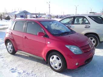 2002 Toyota ist Photos