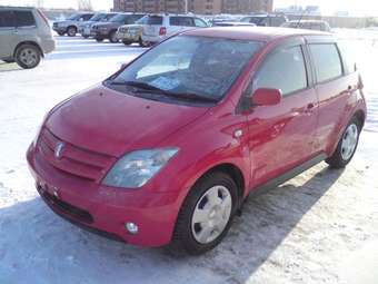 2002 Toyota ist Photos