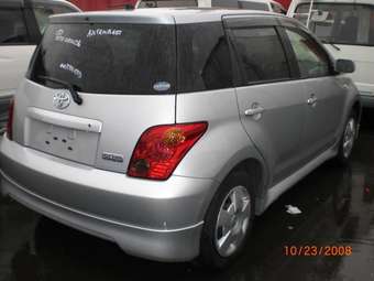 2002 Toyota ist Photos