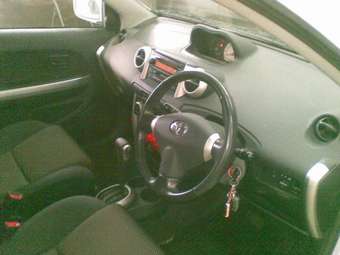 2002 Toyota ist Pictures