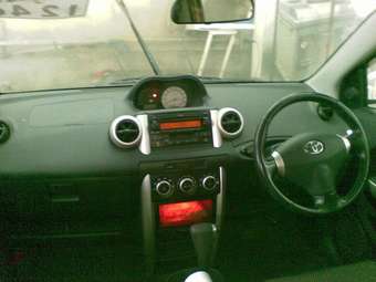 2002 Toyota ist Photos