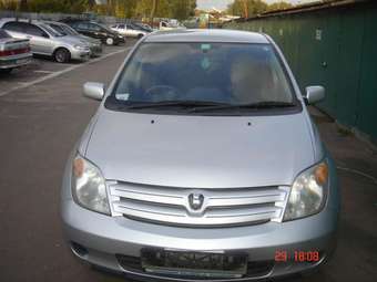 2002 Toyota ist Pictures