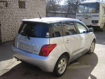 2002 Toyota ist Images