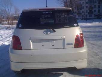 2002 Toyota ist Photos