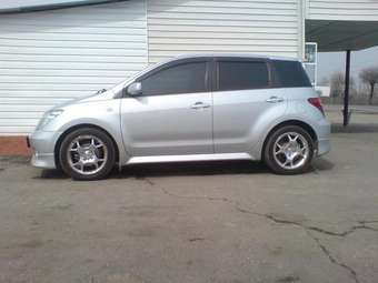 2002 Toyota ist Photos