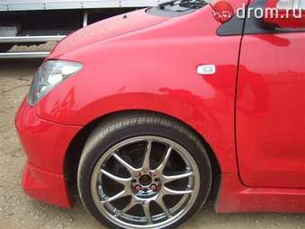 2002 Toyota ist Pictures