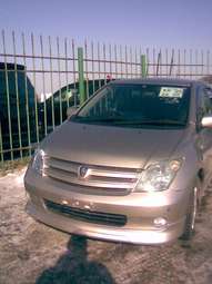 2002 Toyota ist Photos