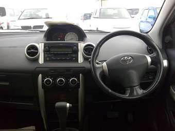 2002 Toyota ist Pictures