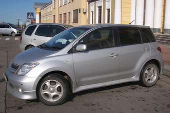 2002 Toyota ist Images
