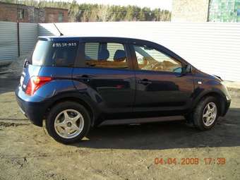 2002 Toyota ist Pics