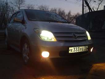 2002 Toyota ist Photos