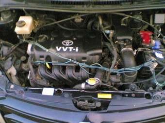 2002 Toyota ist Pictures
