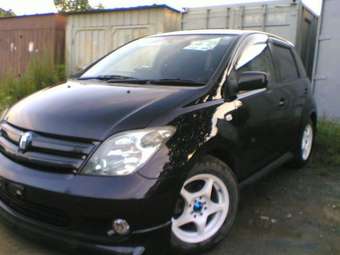 2002 Toyota ist Images