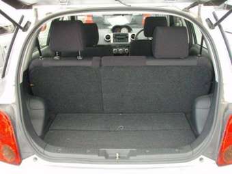 2002 Toyota ist Pictures