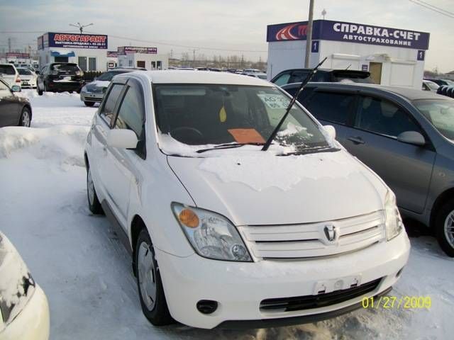2002 Toyota ist