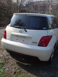 2002 Toyota ist Images