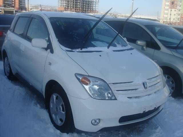 2002 Toyota ist