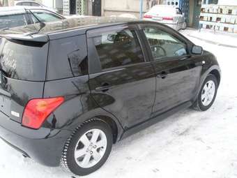 2002 Toyota ist Pictures