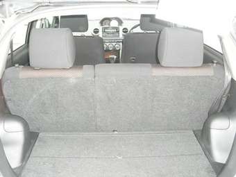 2002 Toyota ist Pictures