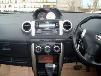 2002 Toyota ist Photos